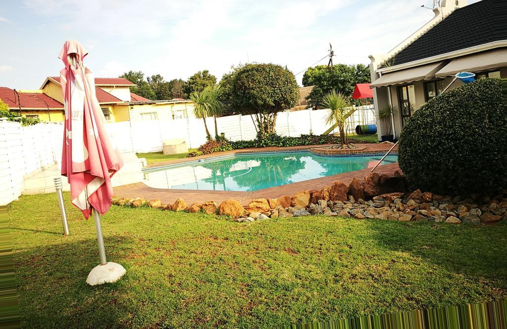 Ske Guesthouse Roodepoort Exterior photo